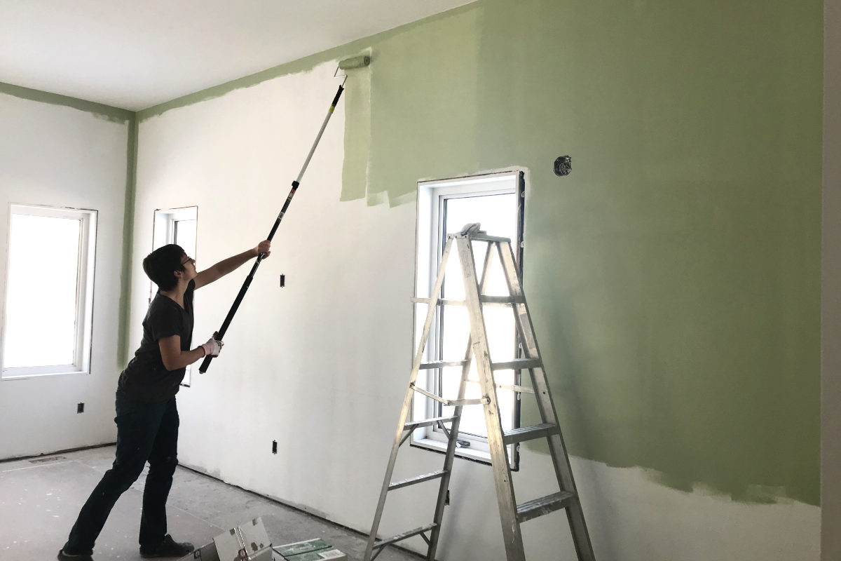 painting walls with extended handle roller