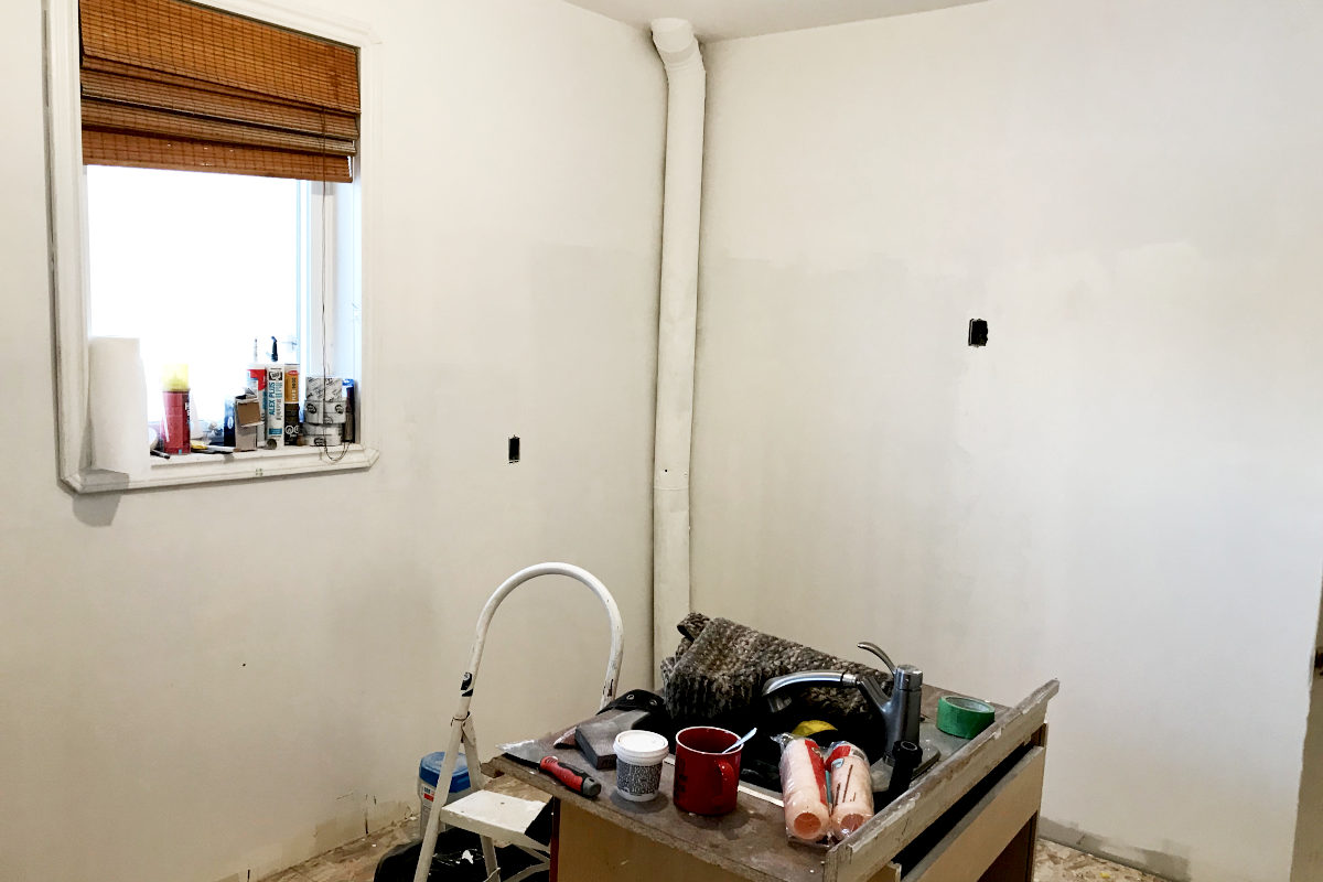 view of window and wall where closet will be in primed mudroom